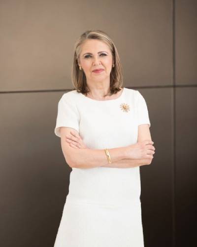Sra. Clara Reid